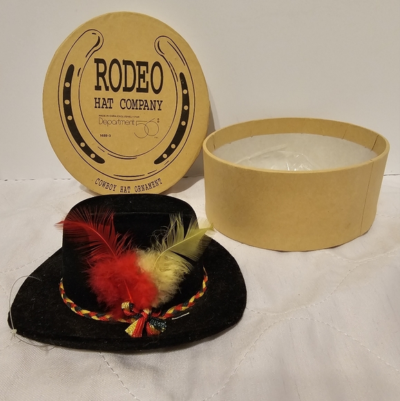 Dept. 56 "rodeo Hat Company" Black W/red/yellow Feathers, Original - Picture 1 of 7